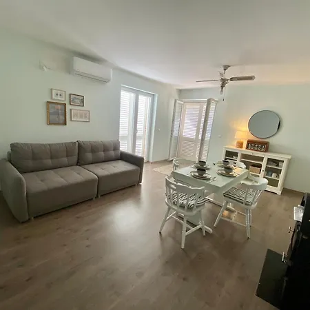 Bed & Breakfast Dalmat House 3*