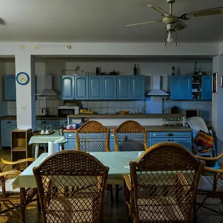 Dalmat House Bed & Breakfast *