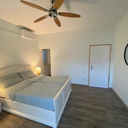 Dalmat House Bed & Breakfast