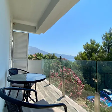 Couette-café Dalmat House 3*
